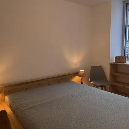 Neuf Pour 4 Personnes Au Centre De - Fr-1-812-131 *